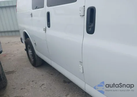 2016 Chevrolet Express 2500 Work Van z USA, uszkodzony, nr VIN 1GCWGAFF0G1277498